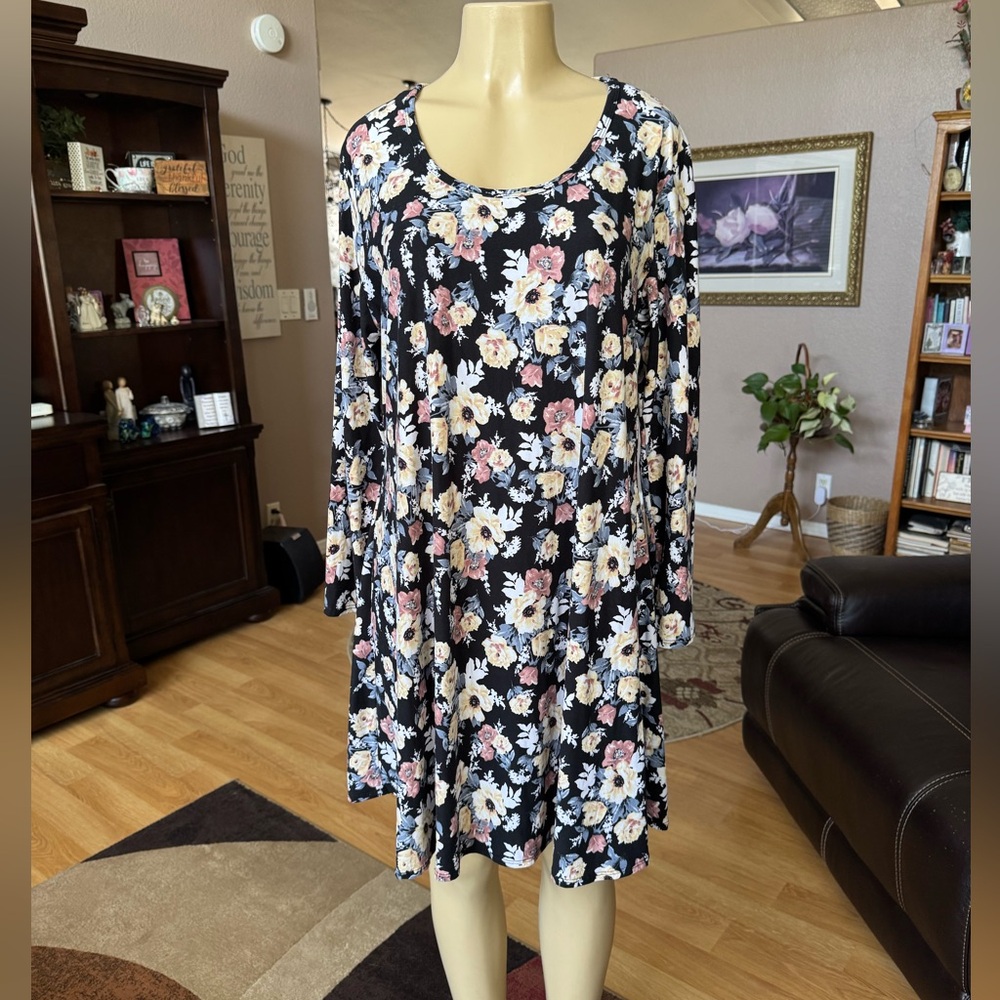 Pinc black floral long sleeve scoop neck dress-size XL